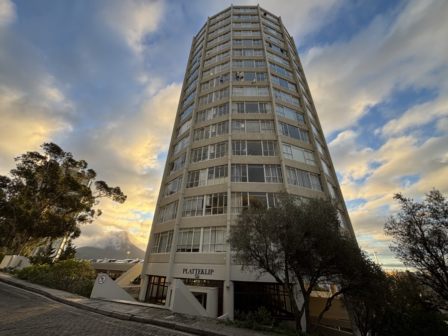 To Let 2 Bedroom Property for Rent in Vredehoek Western Cape